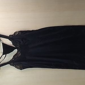 Black 100% polyester size XXL Bra Size 38 pit to pit 18 inches length 41 inches